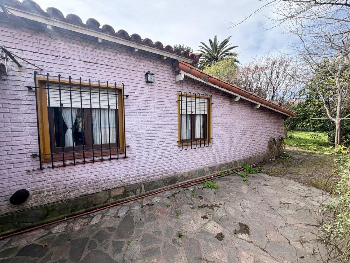 Foto de Venta Casa 5 Ambientes Moron Centro Lote 853m2 Parque Pileta, imagen 2