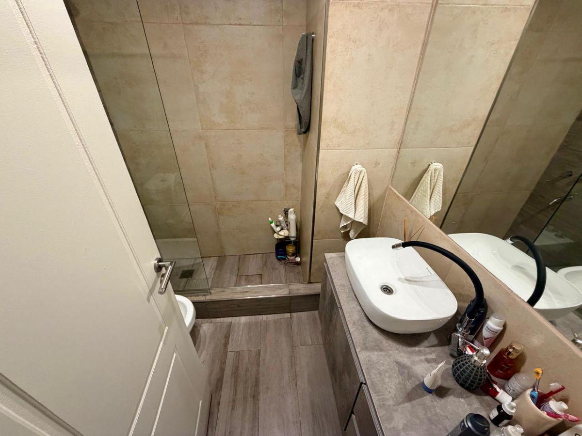 Foto de DEPARTAMENTO EN VENTA 2 AMBIENTES HAEDO CON JARDIN AMPLIO, imagen 2