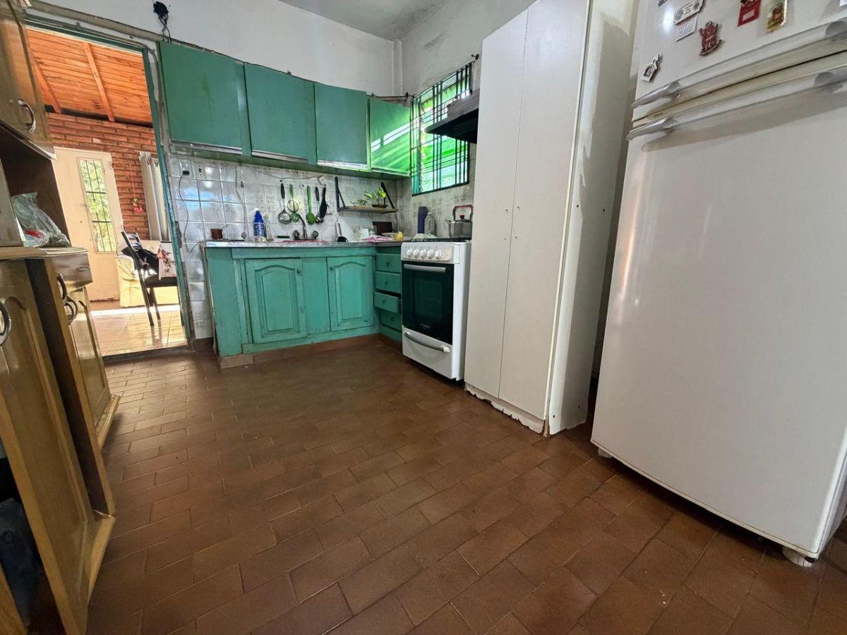 Foto de CASA EN VENTA 3 AMBIENTES EN MORON CON JARDIN Y COCHERA, imagen 3