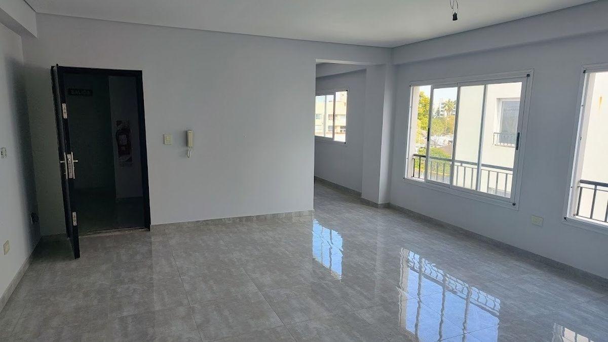 Foto de DEPARTAMENTO 2 AMBIENTES EN VENTA MORENO CENTRO CON TOILETTE, GIMNASIO, imagen 3