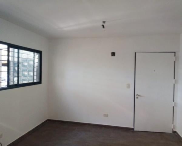 Foto de MONOAMBIENTE EN ALQUILER VILLA SARMIENTO CON COCHERA Y PATIO, imagen 2
