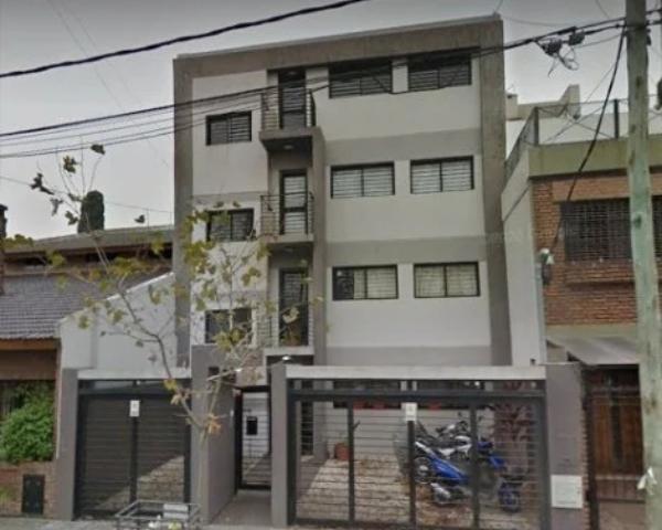 Foto de MONOAMBIENTE EN ALQUILER VILLA SARMIENTO CON COCHERA Y PATIO, imagen 1