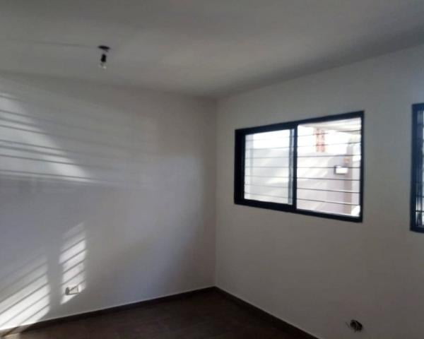 Foto de MONOAMBIENTE EN ALQUILER VILLA SARMIENTO CON COCHERA Y PATIO, imagen 3
