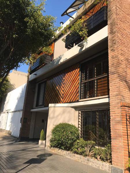 Plaza 1700 - Impecable Casa de 280 m² Cubiertos con Gran Jardín - 4 Dorm. y 2 Cocheras 2