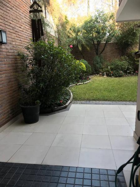 Plaza 1700 - Impecable Casa de 280 m² Cubiertos con Gran Jardín - 4 Dorm. y 2 Cocheras 1