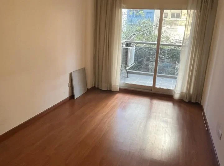Apto Profesional - Divino Departamento al frente - Super Luminoso y Alegre con Balcon Aterrazado 2