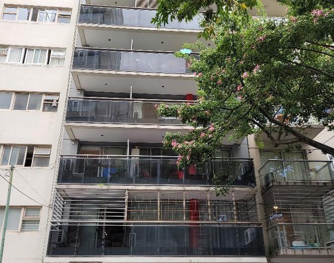 Apto Profesional - Divino Departamento al frente - Super Luminoso y Alegre con Balcon Aterrazado 3