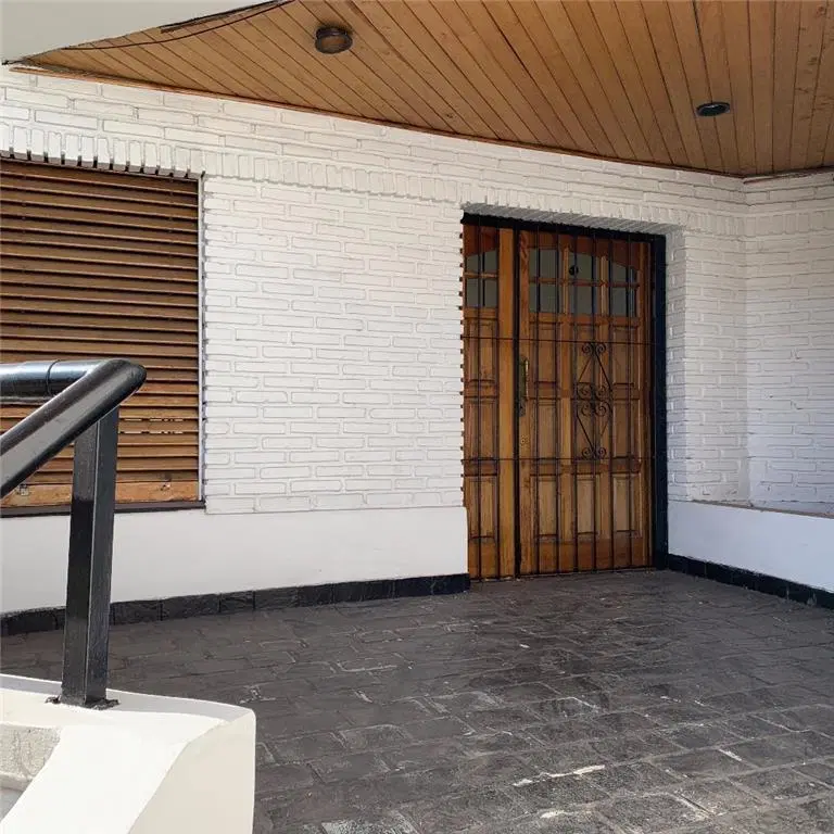 Divina Casa de 400m2 - 4 Dormitorios - 2 Cocheras - Pileta y Quincho con Parrilla 3