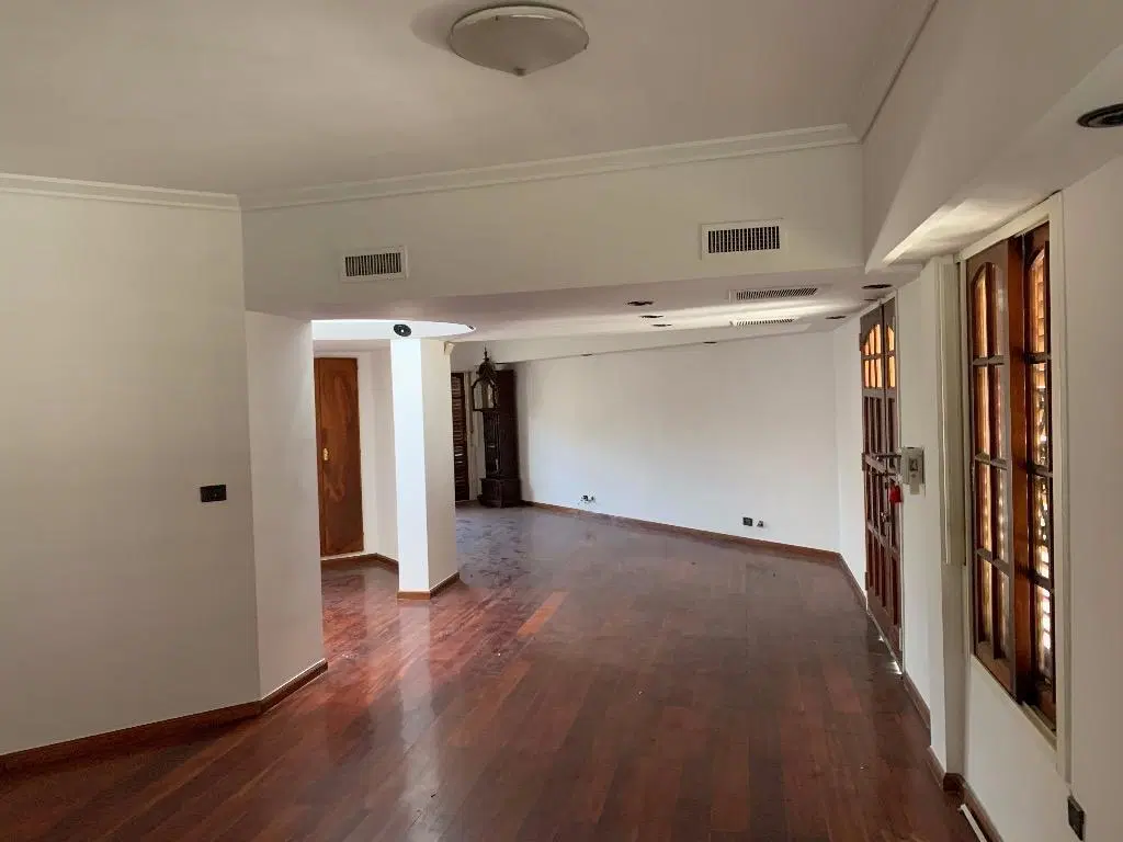 Divina Casa de 400m2 - 4 Dormitorios - 2 Cocheras - Pileta y Quincho con Parrilla 1