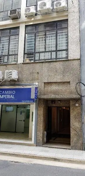 A refaccionar -Apto Crédito - Inmejorable ubicación - Oficina en Alquiler - Planta Libre con 2 baños 4
