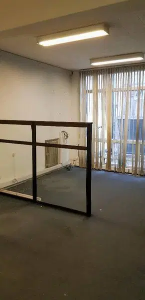 A refaccionar -Apto Crédito - Inmejorable ubicación - Oficina en Alquiler - Planta Libre con 2 baños 5