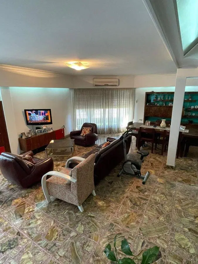 Divina Casa de 4 Ambientes con Patio y Terraza - Cochera - Inmejorable ubicación 5