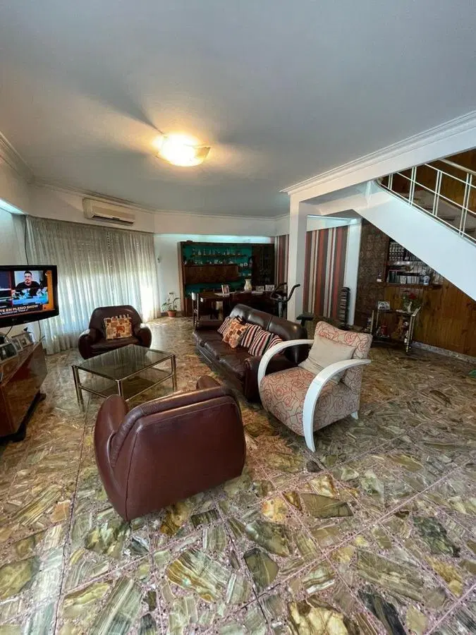 Divina Casa de 4 Ambientes con Patio y Terraza - Cochera - Inmejorable ubicación 3