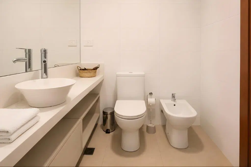 OPORTUNIDAD!! Apto Crédito - BAJAS EXPENSAS - Incluye los Muebles - Parilla - Solarium - Laundry 2