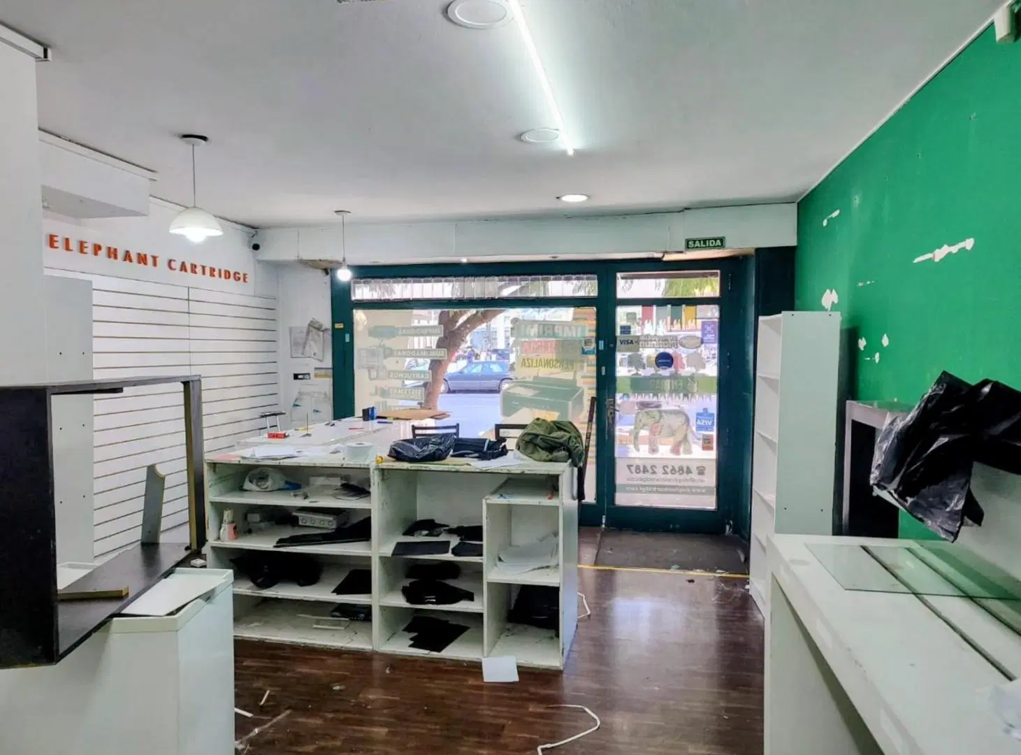 Divino Local con Patio sobre Av Estado de Israel entre Gascon y Palestina - Zona Comercial 1