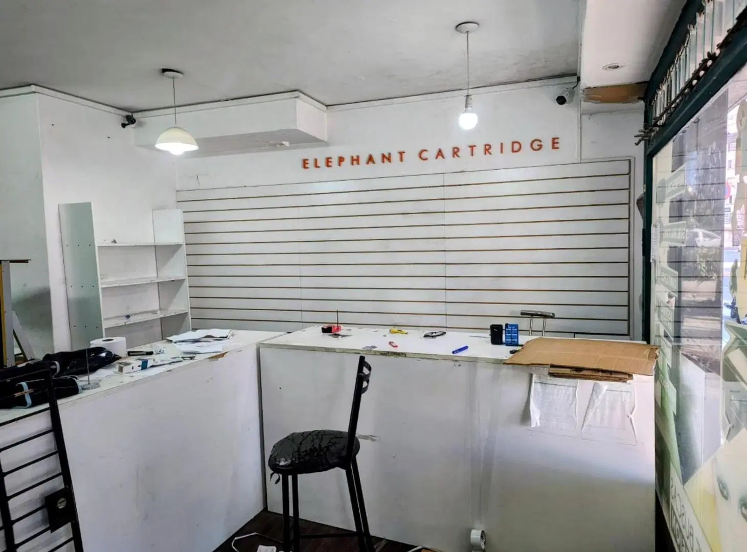 Divino Local con Patio sobre Av Estado de Israel entre Gascon y Palestina - Zona Comercial 5
