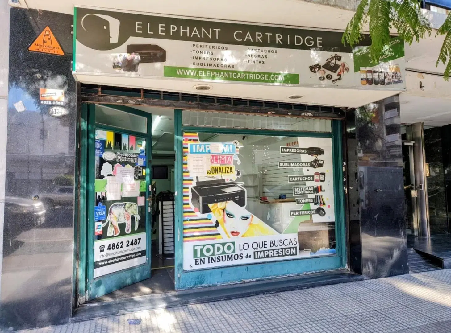 Divino Local con Patio sobre Av Estado de Israel entre Gascon y Palestina - Zona Comercial 4