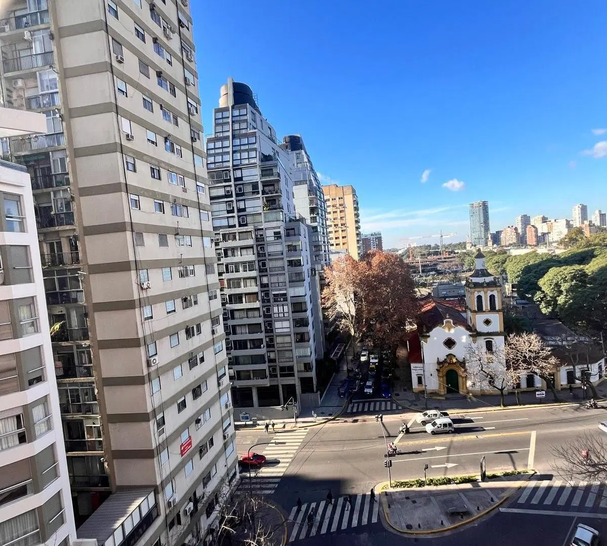 Divino 3 ambientes al frente - Piso Alto con Cochera - Amenities - Seguridad 24hs 3