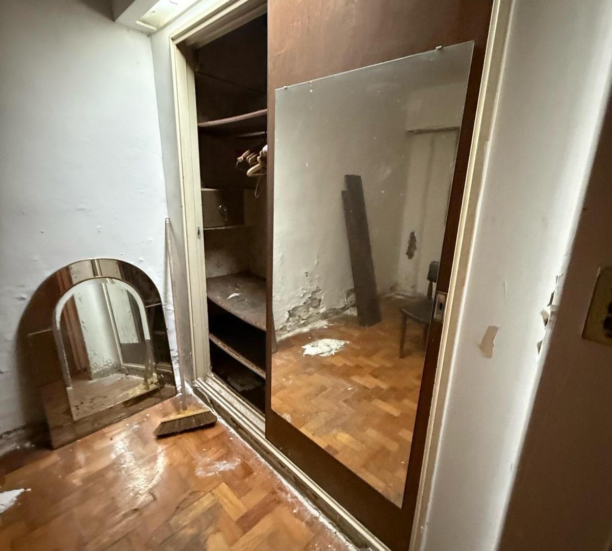 Foto de Oportunidad - Departamento de 2 ambientes con patio a refaccionar, imagen 5