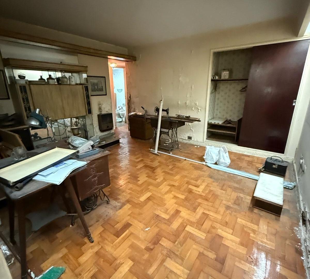 Foto de Oportunidad - Departamento de 2 ambientes con patio a refaccionar, imagen 3