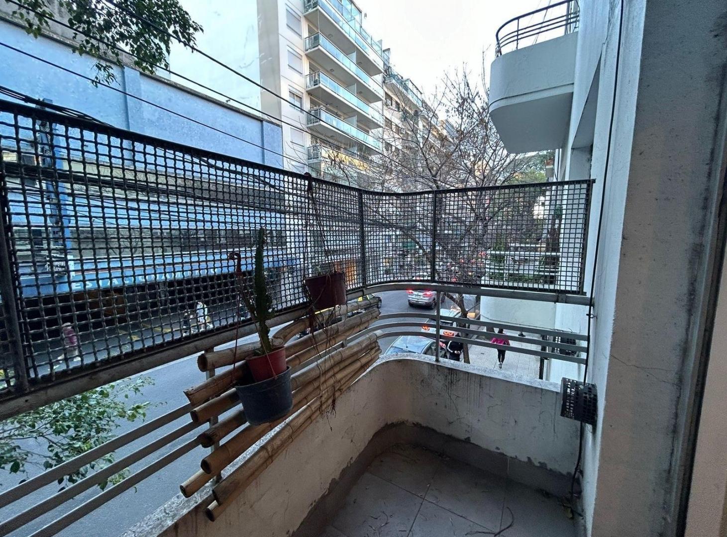Foto de Bajas Expensas - 2 Ambientes al frente muy Luminoso - Balcón y Lavadero, imagen 4