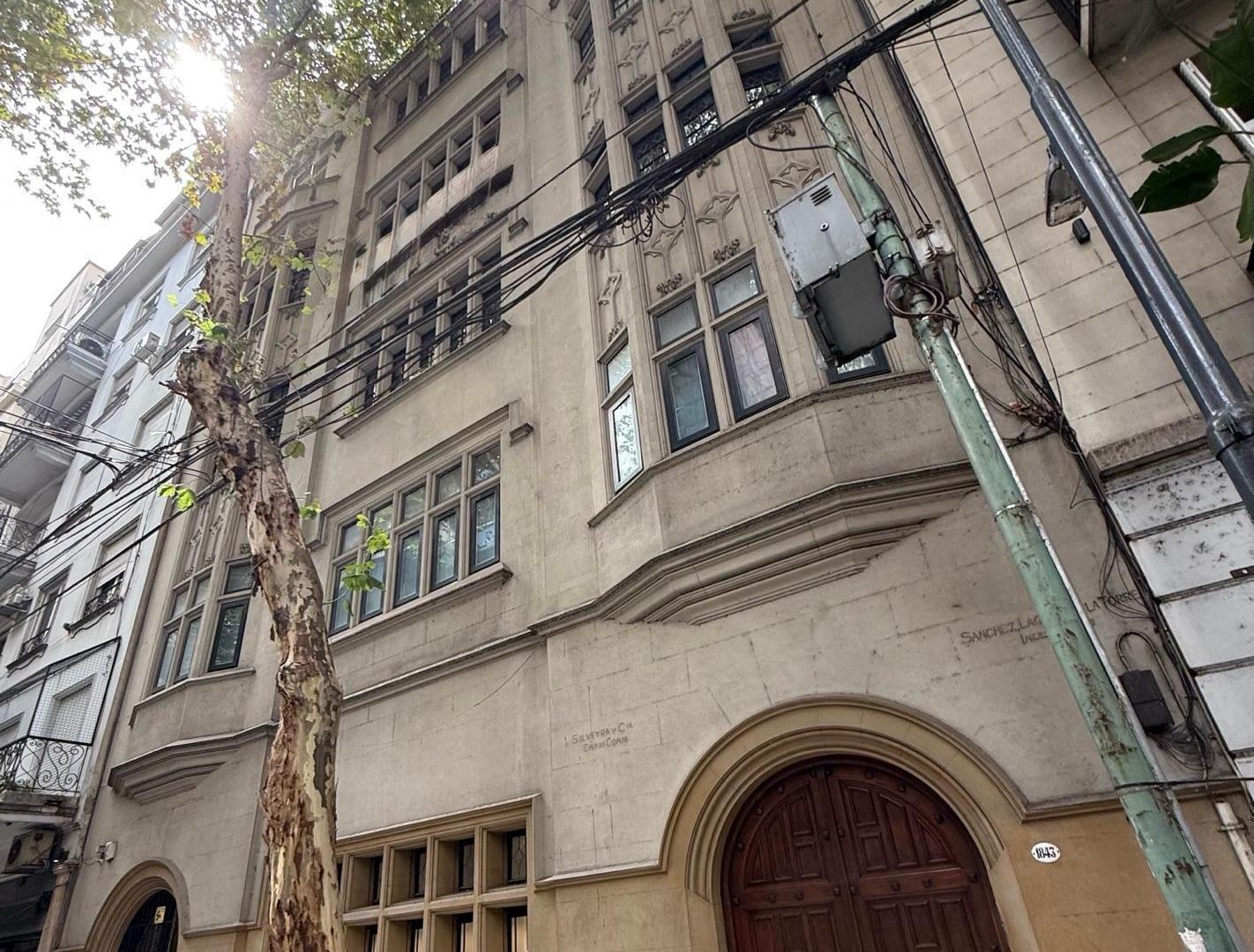 Foto de Edificio Tudor - Imponente Piso de 322m2 - 6 Ambientes - Cochera y, imagen 1