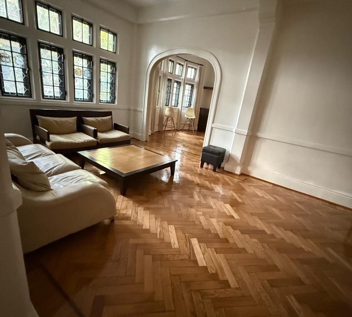 Foto de Edificio Tudor - Imponente Piso de 322m2 - 6 Ambientes - Cochera y, imagen 2