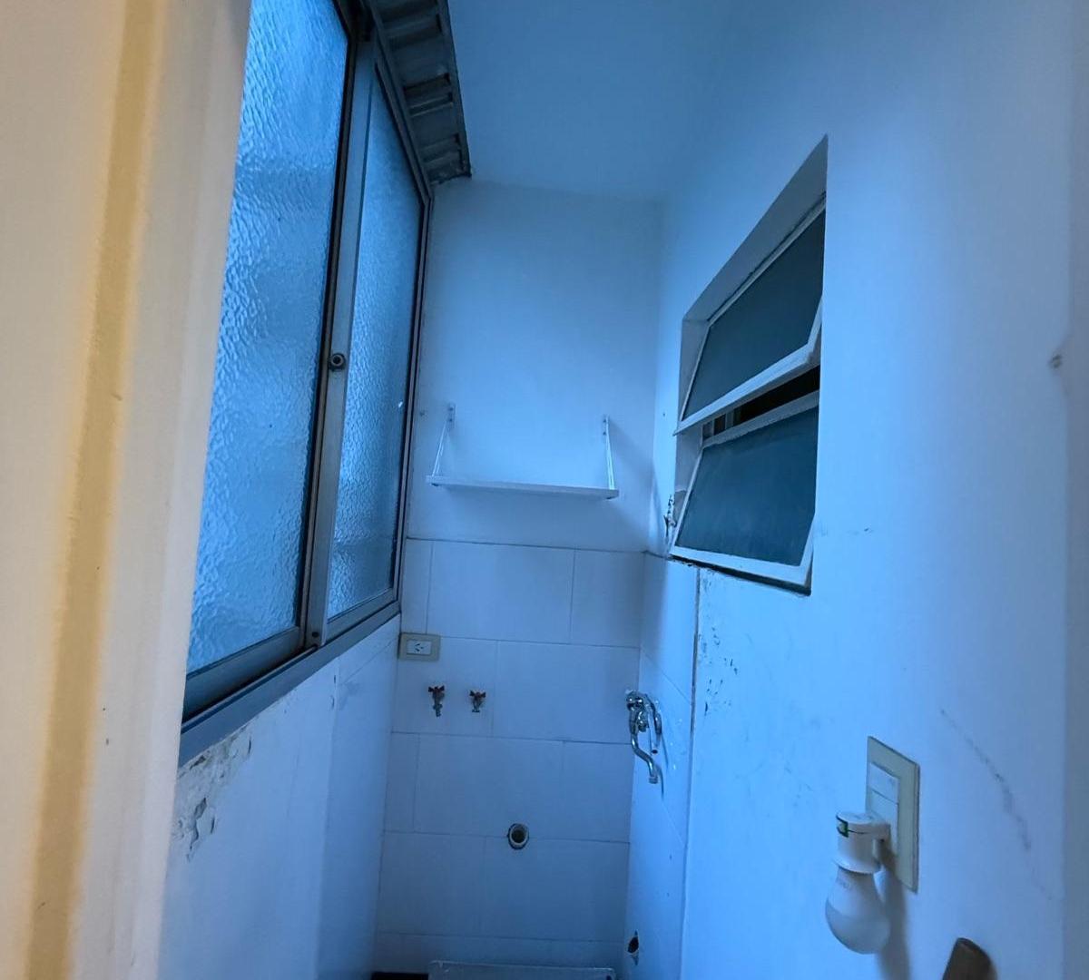Foto de Bajas Expensas - 2 Ambientes al frente muy Luminoso - Balcón y Lavadero, imagen 4