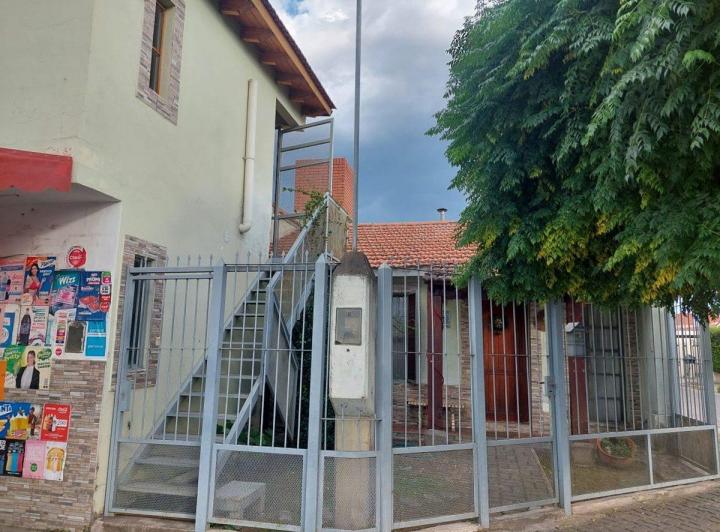 CASA 3 DORM VENTA MONOAMBIENTE LOCAL B°SAN CARLOS 2