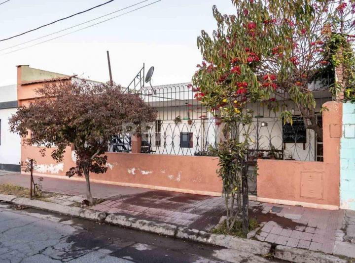 CASA 4 DORM VENTA ZONA SUR CON LOCALES COMERCIALES 3