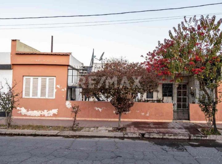 CASA 4 DORM VENTA ZONA SUR CON LOCALES COMERCIALES 1