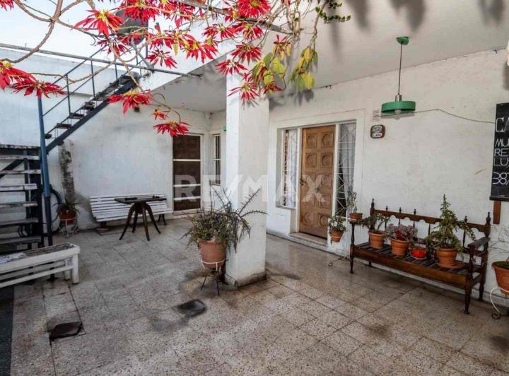 CASA 4 DORM VENTA ZONA SUR CON LOCALES COMERCIALES 4