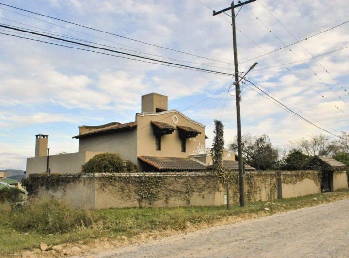 CASA 4 DORMITORIOS VENTA VAQUEROS 2