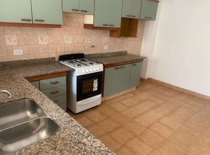 DEPARTAMENTO 2 DORM VENTA CON COCHERA ZONA CENTRO 4