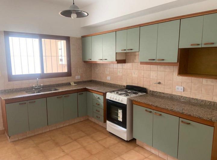 DEPARTAMENTO 2 DORM VENTA CON COCHERA ZONA CENTRO 3