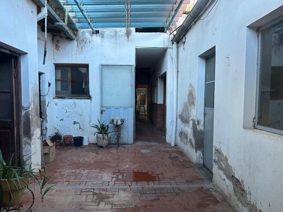 CASA VENTA A REFACCIONAR + DPTO EN MACROCENTRO 4