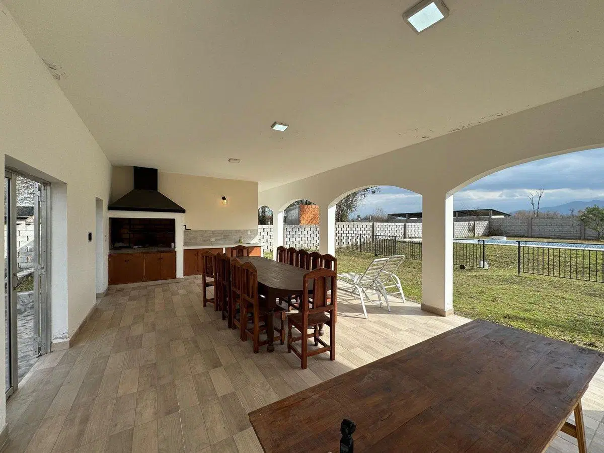 QUINCHO VENTA CON PILETA + 1 DORMITORIO LA SILLETA 2