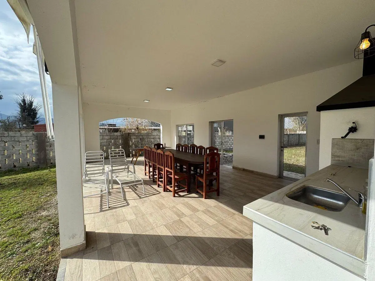 QUINCHO VENTA CON PILETA + 1 DORMITORIO LA SILLETA 3