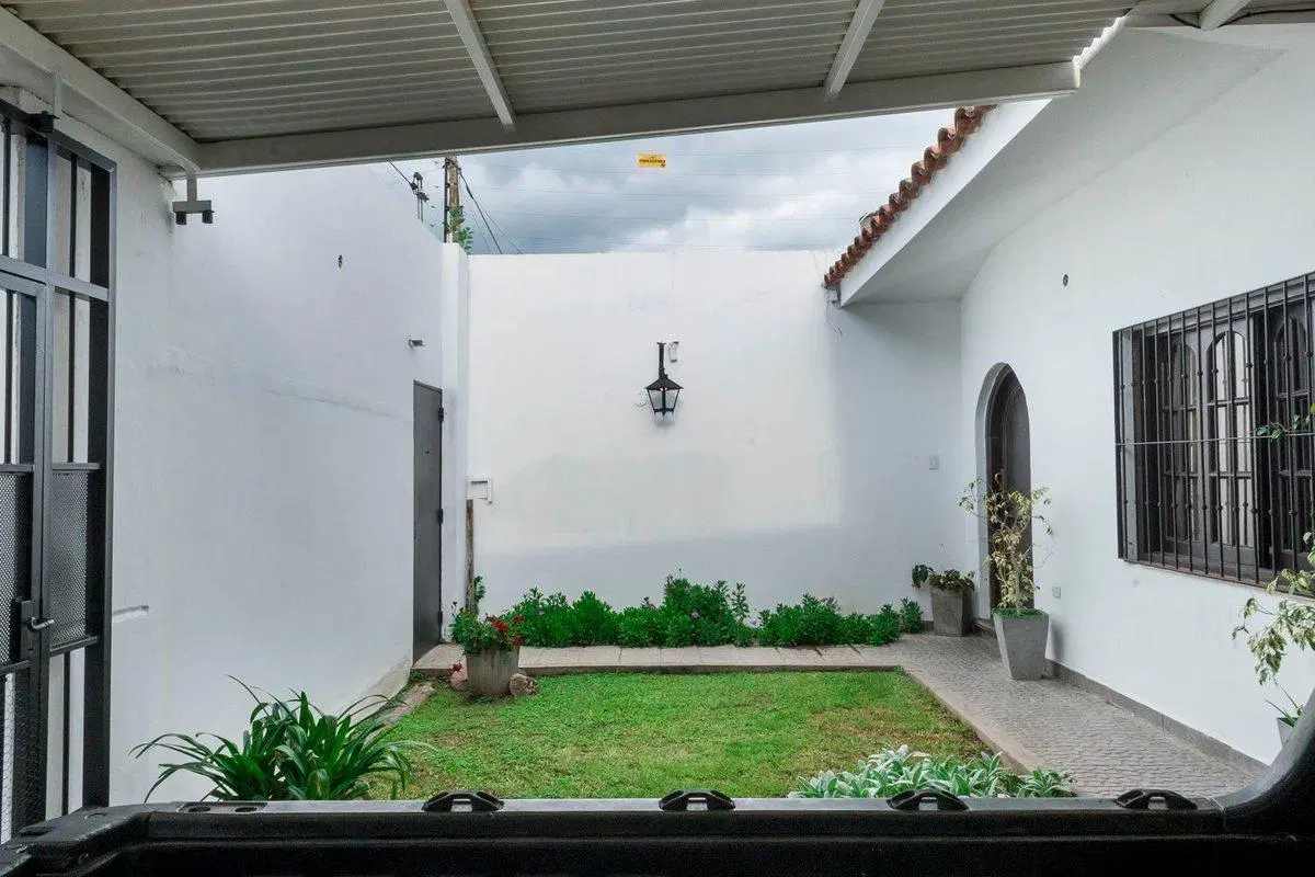 CASA EN VENTA EN MACROCENTRO 3 DORMITORIOS 3 BAÑOS 5