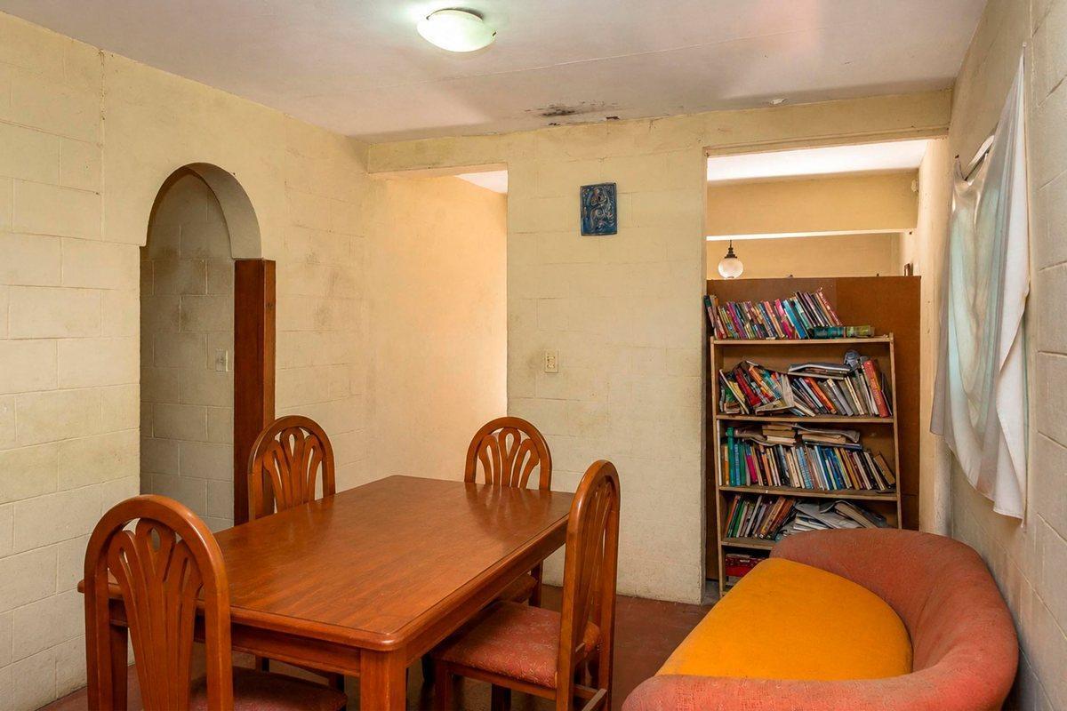 CASA EN VENTA BARRIO INTERSINDICAL ZONA SUR 3 DORM