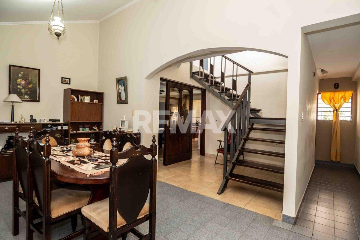 CASA VENTA EN SAN CARLOS ZONA SUR 5 DORMITORIOS