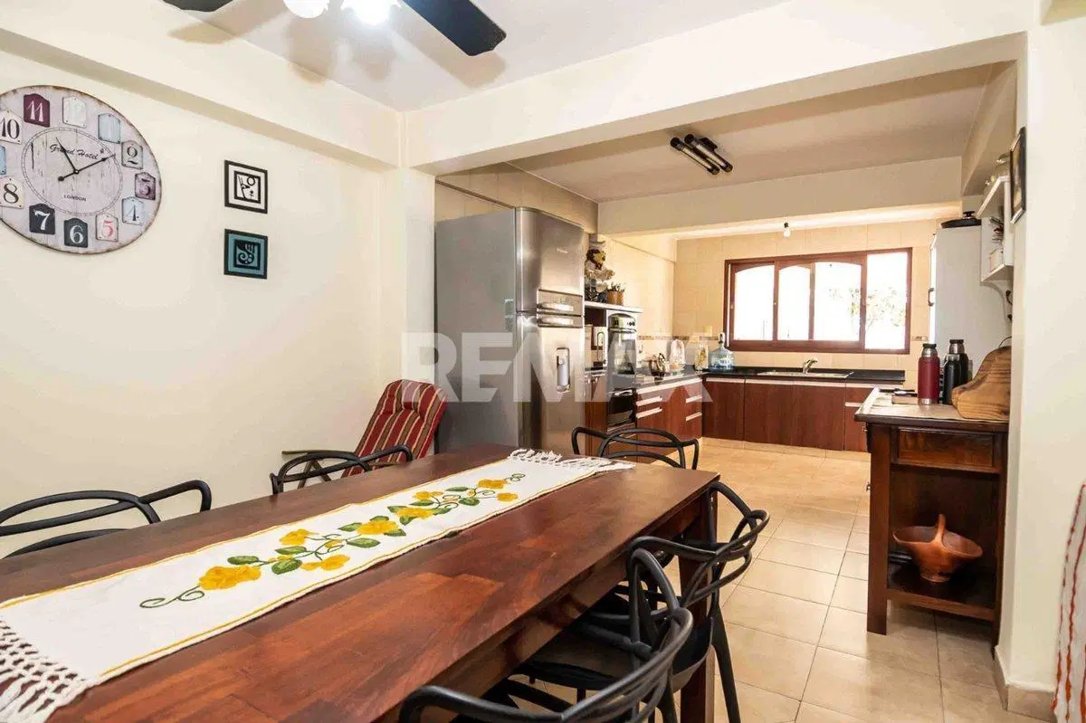 CASA VENTA EN SAN CARLOS ZONA SUR 5 DORMITORIOS 4