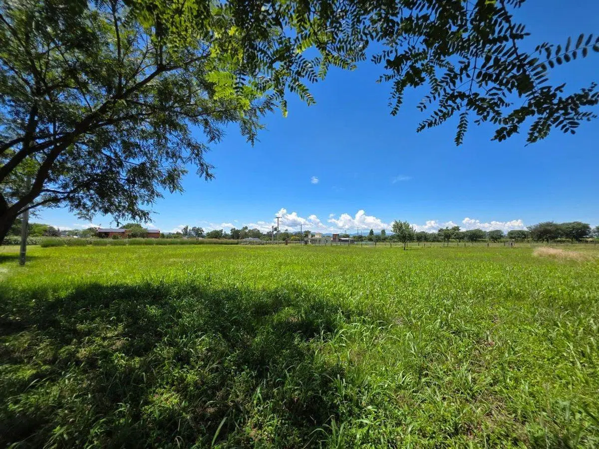 TERRENO EN VENTA CLUB DE CAMPO EL ENCÓN EN ESQUINA 2