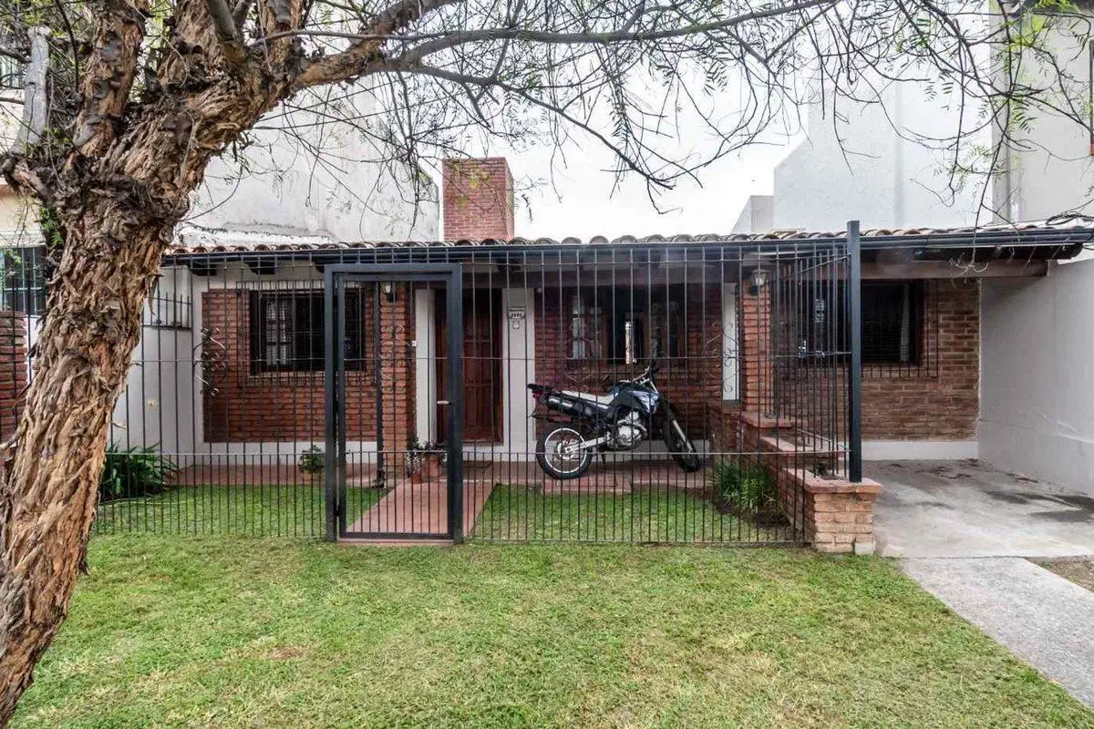 CASA EN VENTA EN GRAND BOURG 3 DORMITORIOS 5