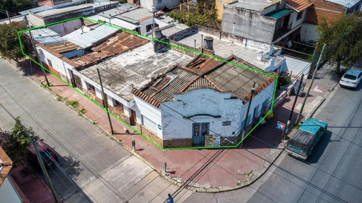 CASA MAS LOCAL VENTA MACROCENTRO ESQUINA 4