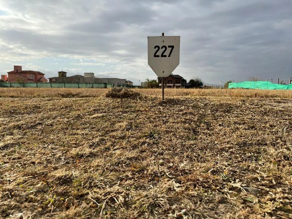 VENTA TERRENO CLUB DE CAMPO EL AYBAL  1RA CUADRA 4