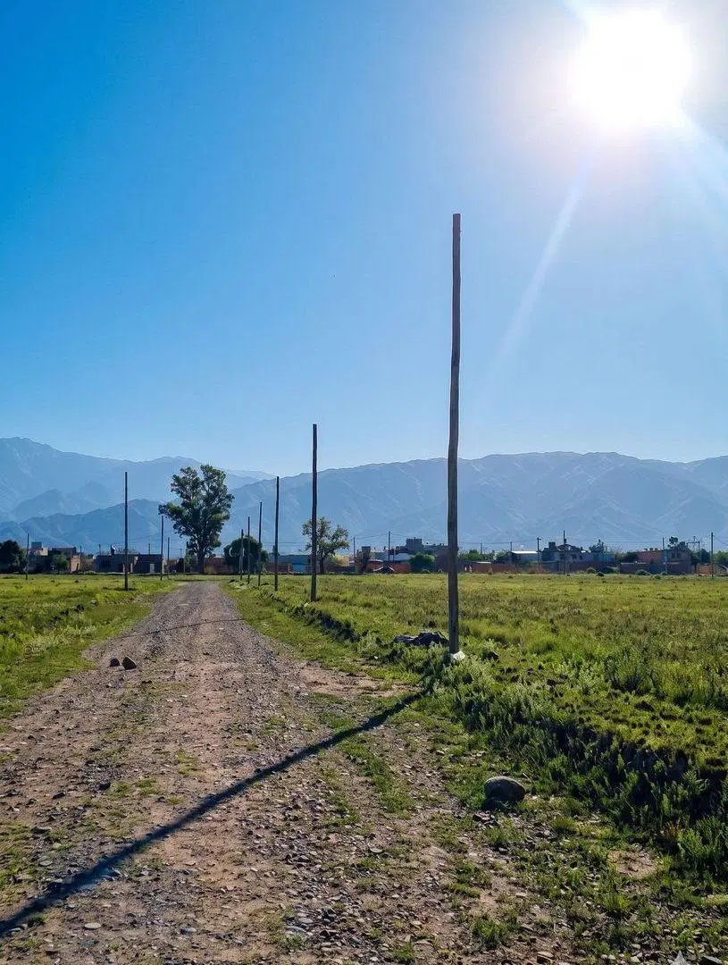 LOTE EN VENTA. 400M2 URBANIZACIÓN SENDAS.CERRILLOS 4