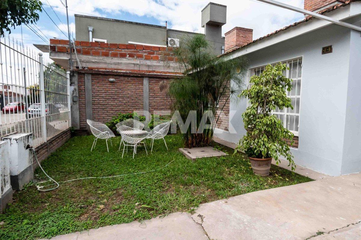 CASA VENTA LOS LAPACHOS ZONA SUR 3 DORM Y COCHERA