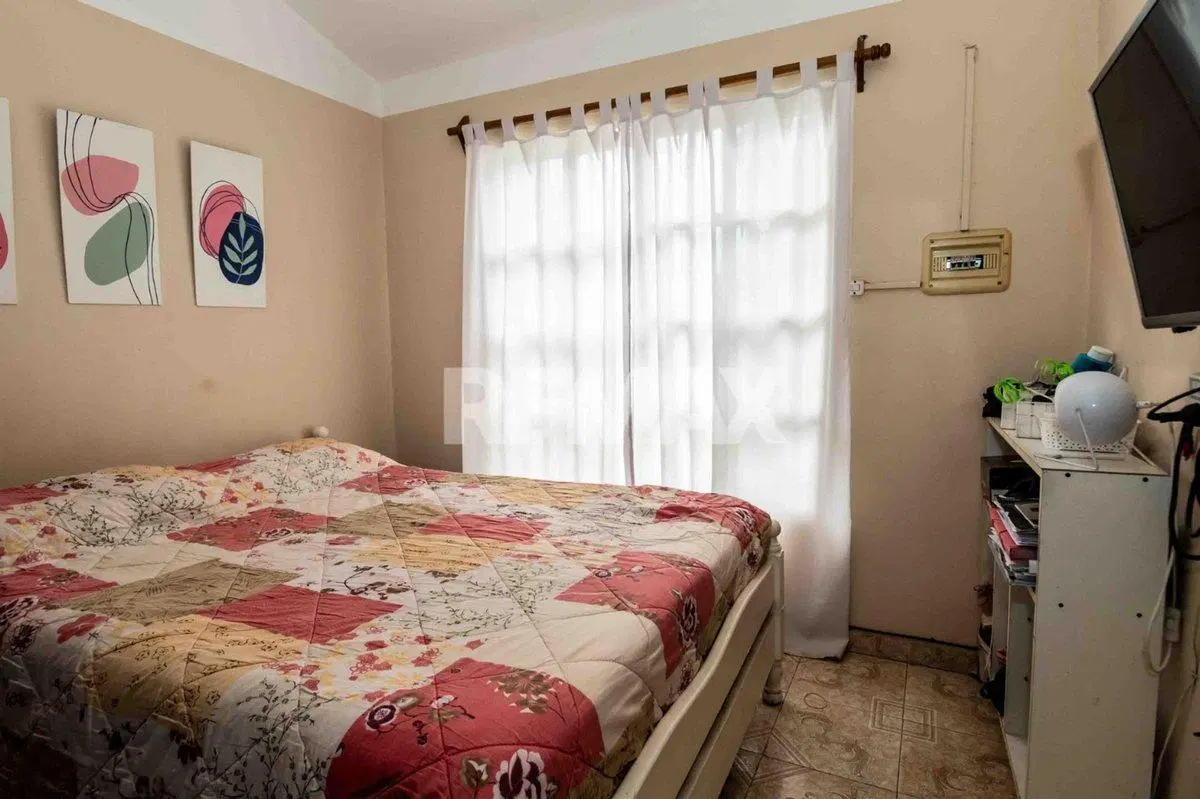 CASA VENTA LOS LAPACHOS ZONA SUR 3 DORM Y COCHERA 2
