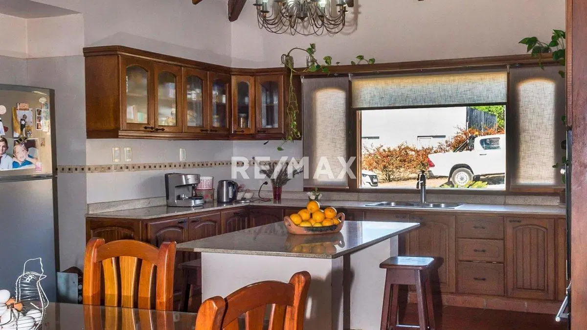 CASA 5 DORMITORIOS VENTA LA LUCINDA NORTE 5